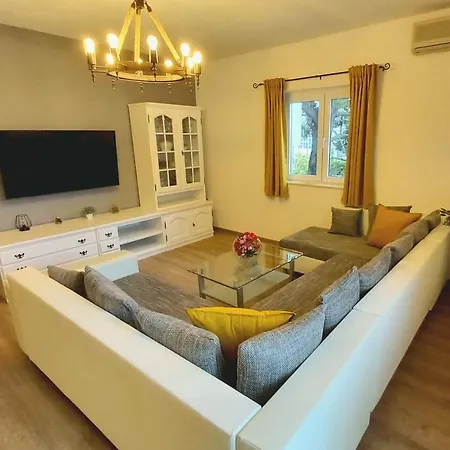Omrcen Apartment *