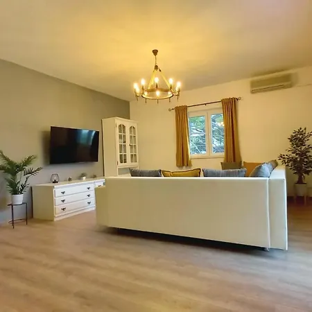 Apartment Omrcen *